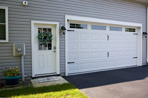 24/7 Emergency Garage Door Panel Replacement experts in Lake Mary Jane, FL